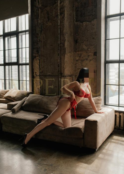 Roxanne master in the erotic salon Imperium