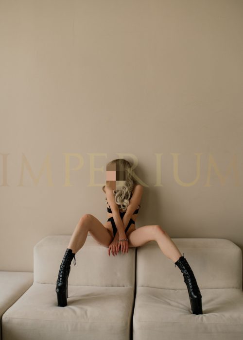 Luna master in the erotic salon Imperium